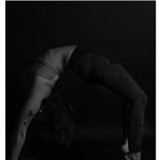 Profesora de yoga presencial y online